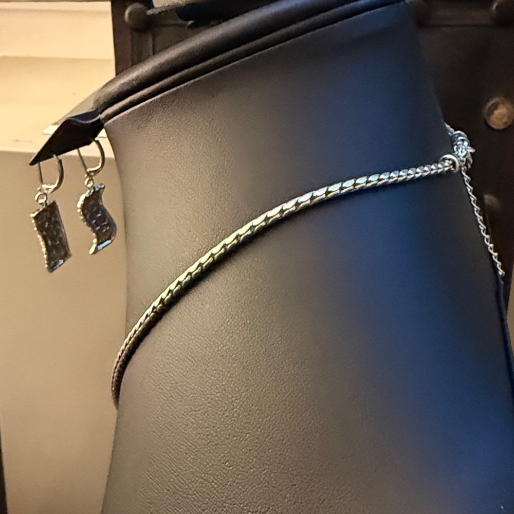 Necklace & Earring Set in Silver Tone/Black with Pebble Finish. - Picture 6 of 9